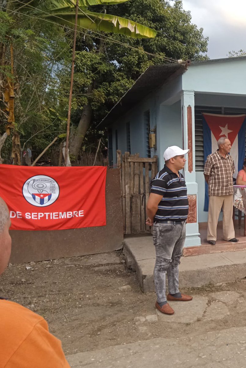 CEPGranma's tweet photo. Se desarrolló el Barrio Debate “Los CDR y el Sistema Electoral Cubano” en la Circunscripción 126, Zona 137, demarcación El Valle, en saludo al 66 aniversario de la creación de los Comités de Defensa de la Revolución.
#EleccionesEnCuba #JuntosPorLaDemocracia https://t.co/vN3eZLJ3T2