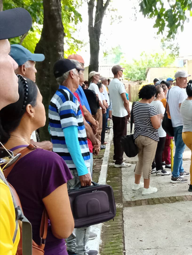 CEPGranma's tweet photo. Se desarrolló el Barrio Debate “Los CDR y el Sistema Electoral Cubano” en la Circunscripción 126, Zona 137, demarcación El Valle, en saludo al 66 aniversario de la creación de los Comités de Defensa de la Revolución.
#EleccionesEnCuba #JuntosPorLaDemocracia https://t.co/vN3eZLJ3T2
