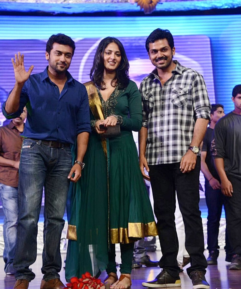 Sweety_ShettyFc's tweet photo. This frame❤️🥰

#AnushkaShetty #Suriya https://t.co/AuvWj3THaz