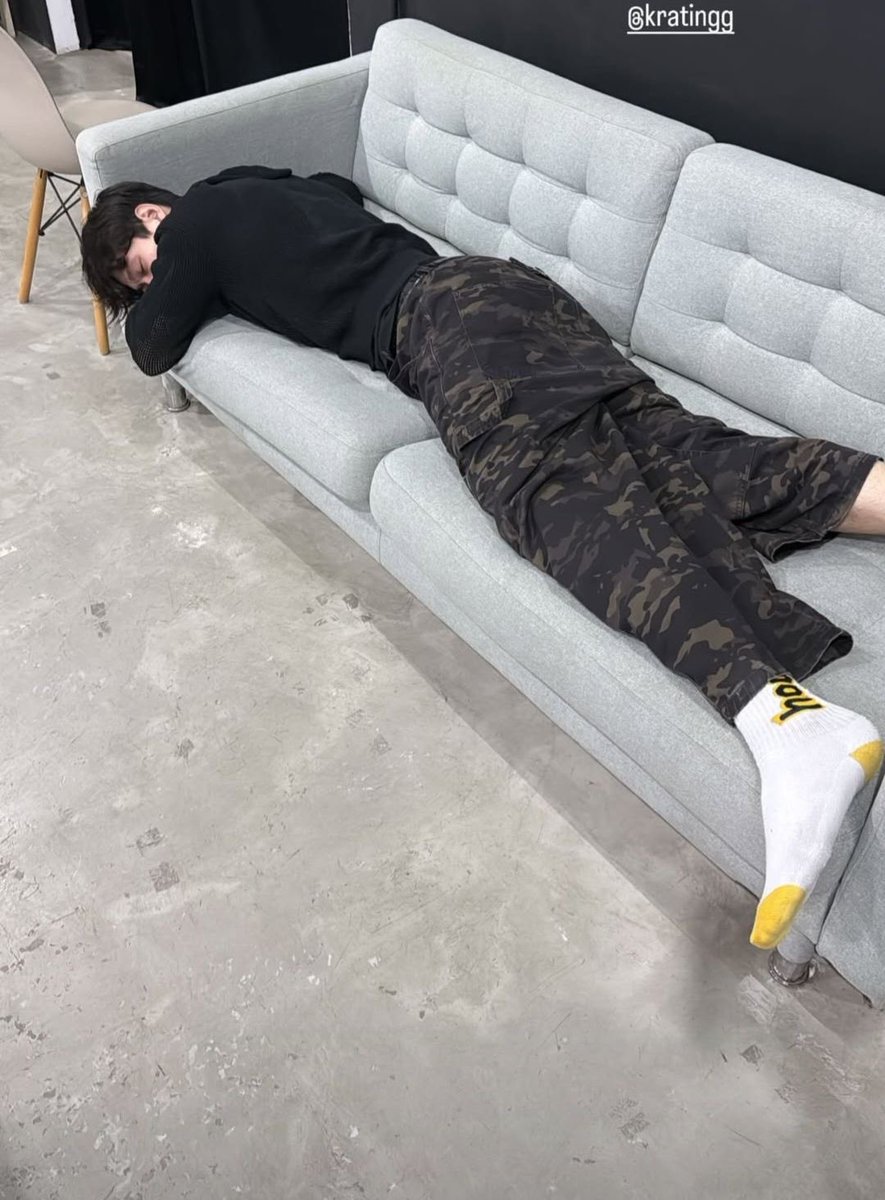 kratingfate's tweet photo. mas udah pulang kerja yaa, izin tidur duluan due to lagi sakit https://t.co/zASwGr3FyD
