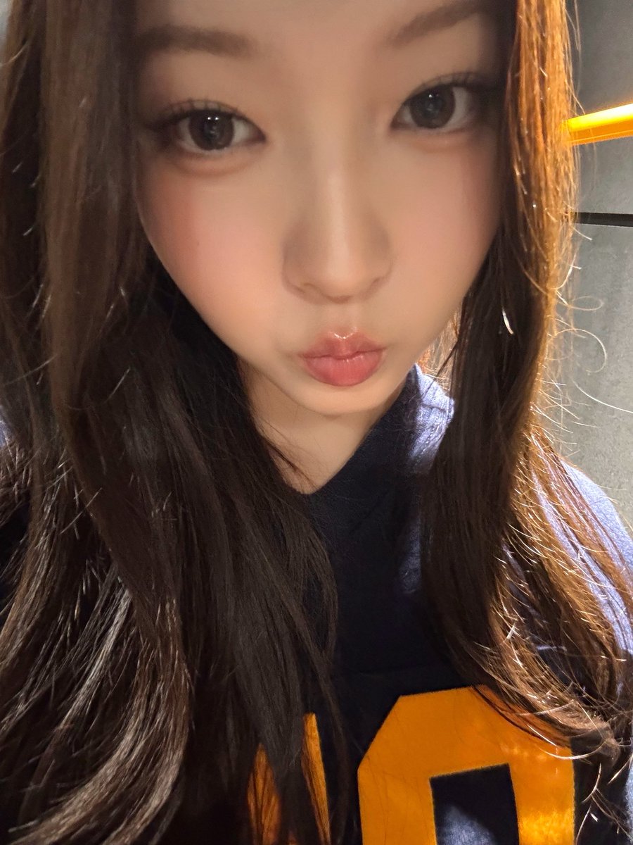 sakjiaa's tweet photo. 260928 #지아 위버스 포스트

튜이드의 첫 대학 축제!!
계명대 학우분들 에너지가 넘치셔서 저도 너무 행복했습니다!!  즐겨주신 분들 너무 감사해용! 
내년에도 꼭 불러주세요!😆 https://t.co/6O6qoezp7o