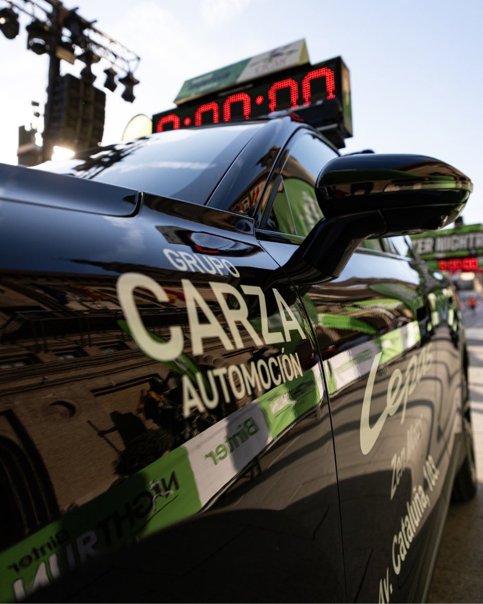 BinterNightRun's tweet photo. Gracias a #LEPAS Zen Motor por ser el coche-crono oficial de la Binter NightRun Zaragoza by Heraldo, una pieza clave que marcó el ritmo y acompañó a nuestros corredores para que pudieran dar lo mejor de sí en cada zancada.

#BinterNightRun #carreranocturna #zaragoza #coches https://t.co/gvhdIBnz93