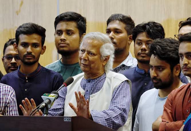 BeefIsLove's tweet photo. দুইজন ছাত্র উপদেষ্টা সহ, কোনো পলিটিশিয়ান ছাড়াই  মাত্র ১৯ জন মানুষ নিয়ে দেশ চালাইছে Muhammad Yunus । 
১৫০০ এর বেশি আন্দোলন মুখোমুখি হতে হয়েছে।

একটা ধ্বংস হয়ে যাওয়া দেশে একদিনের জন্যও জ্বালানি, বিদ্যুতের ক্রাইসিস হয় নাই। 

সব চেয়ে সুন্দর রমজান মাস কাটিয়েছে মানুষ 
নিত্য প্রয়োজনীয় জিনিসের দাম ছিল খুবই কম 

বাজার করে মানুষ বলা শুরু করেছিল ৫ বছর চাই। 

অভিজ্ঞতাওয়ালা রাজনৈতিক বাটপারগুলা ইউনূসকে হেল্প তো দূরের কথা, দিনে ২,৩ টা করে আন্দোলন লাগায়ে দিসিলো। 

সবাই শুধু  দিনে রাইতে নির্বাচন নির্বাচন করে কান্নাকাটি করতো। 

ইউনুস নির্বাচন দিয়া তো চইলা গেলো।

তো এখন, গ্যাস কই? বিদ্যুৎ কই? বাজার কই? কেন বাজার করতে যাইয়া মানুষ কান্নাকাটি করতেসে? 

১ কোটি জব কই? 

ইউনূসের দেড় বছরে মানুষ কারেন্ট আর গ্যাস নিয়ে এমন হাহাকার করে নাই।

এই সরকারের আমলে মানুষ যেভাবে হাহাকার করতেছে।

এই সময়  এসে মাত্র ৬-৭ মাসে দেশ সংকটে পরে আছে

গত দেড় বছরে একদিনের জন্যও এরকম হয়নাই।

- Md Mehedi Hasan