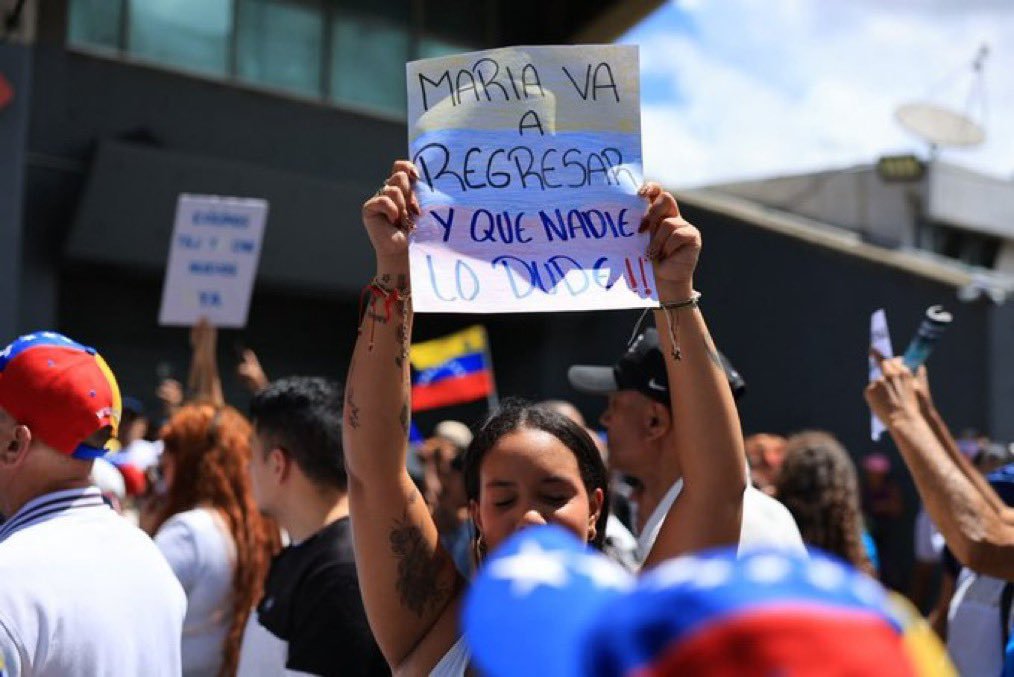 Lilai_11_11's tweet photo. @MariaCorinaYA ¡Todos los venezolanos
Te esperamos M A R I A!
¡La Libertad
Está más cerca que nunca!
#HastaElFinal 🇻🇪
#SetTheDate 🗳️ https://t.co/42YaIvdOuJ