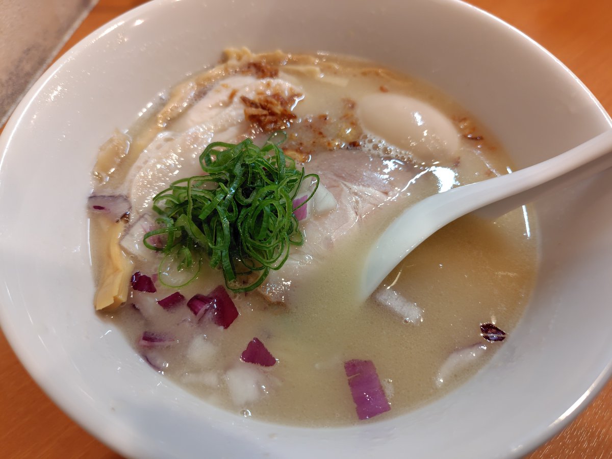 0611Sto's tweet photo. 本日のミカド飯
らぁ麺はやし田で鶏白湯スペシャルとTKGを
いおりんさんに教わってが今日・明日は8周年記念でラーメンがほとんど400円引きに。
火曜5先の方にもお勧め。 https://t.co/UgpV16mT4F