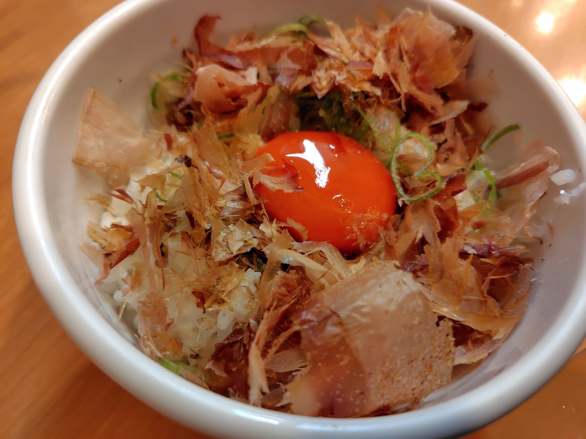 0611Sto's tweet photo. 本日のミカド飯
らぁ麺はやし田で鶏白湯スペシャルとTKGを
いおりんさんに教わってが今日・明日は8周年記念でラーメンがほとんど400円引きに。
火曜5先の方にもお勧め。 https://t.co/UgpV16mT4F