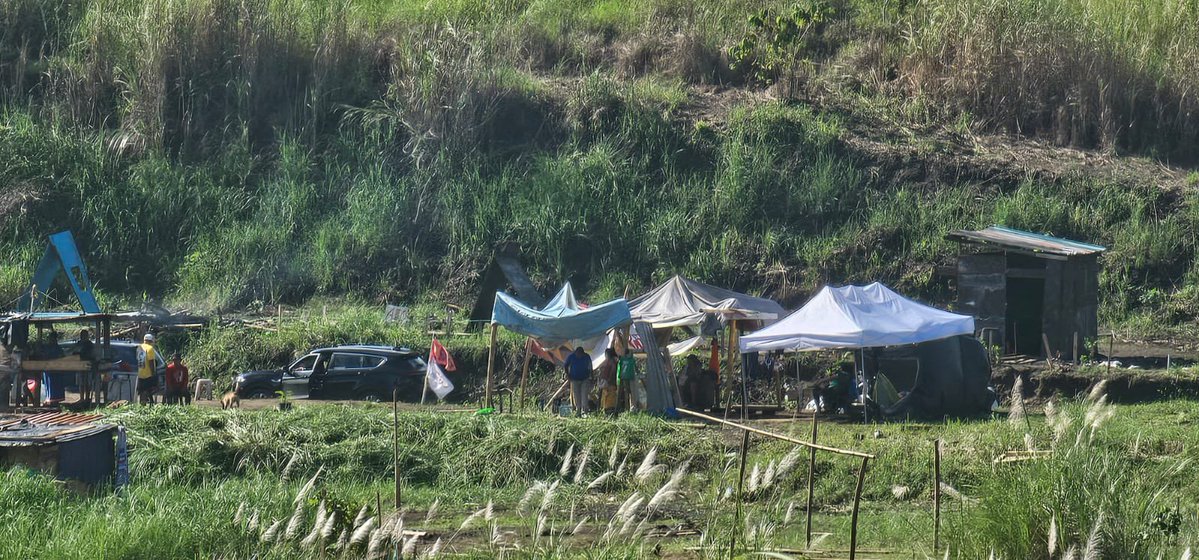 JLLauCruz's tweet photo. Señores @policiadepanama @MinSegPma @PGN_PANAMA @MinGobPma una vez más, después de 4 diligencias de lanzamiento por intrusos, con asistencia de la juez de paz y policías, las personas vuelven a instalarse como intrusos en la propiedad de Inver.y Represen. Ber y Sar en Rana de Oro, Pedregal. ¿Qué más podemos hacer?