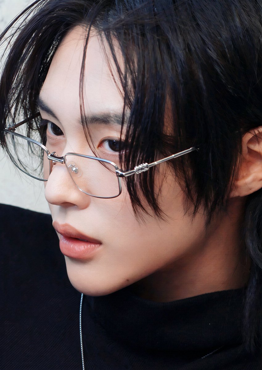 aimomo_wonbin's tweet photo. だからメガネ男子に弱いって言ってるじゃん🥹♡ https://t.co/rsw8Ng365H