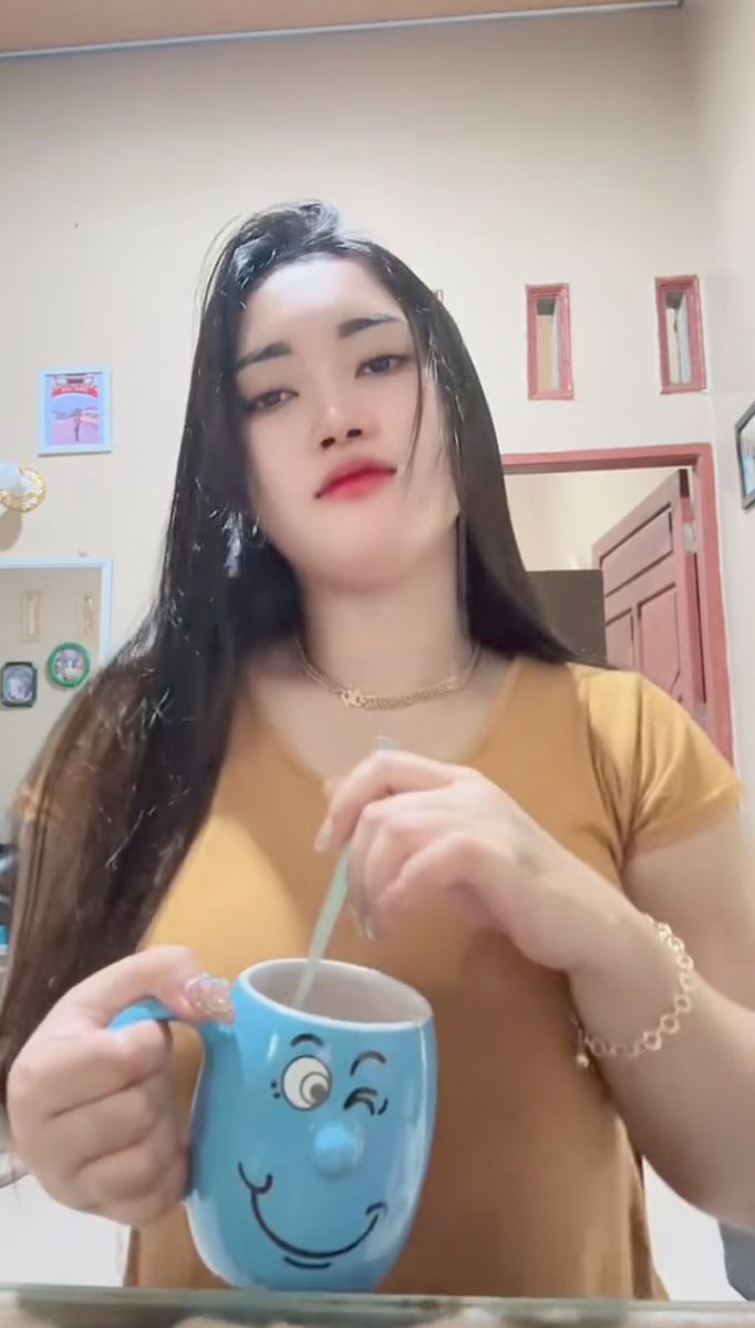 dsmummyy's tweet photo. Minum kopi sambil main game asik https://t.co/elVvONGVf1