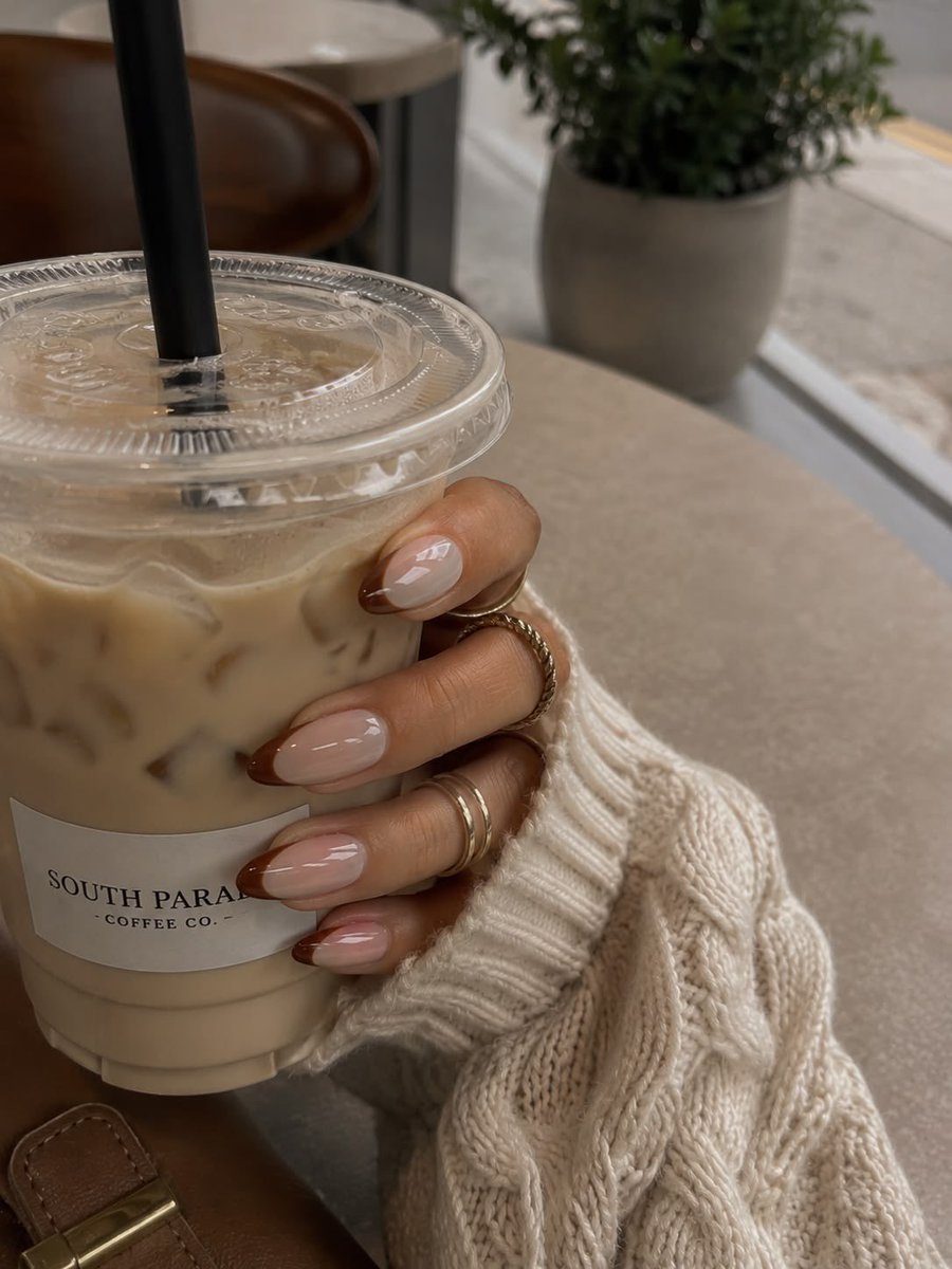 classyladylife's tweet photo. fall nails inspo🍁🍂🤎 https://t.co/i1oZt3rhI3