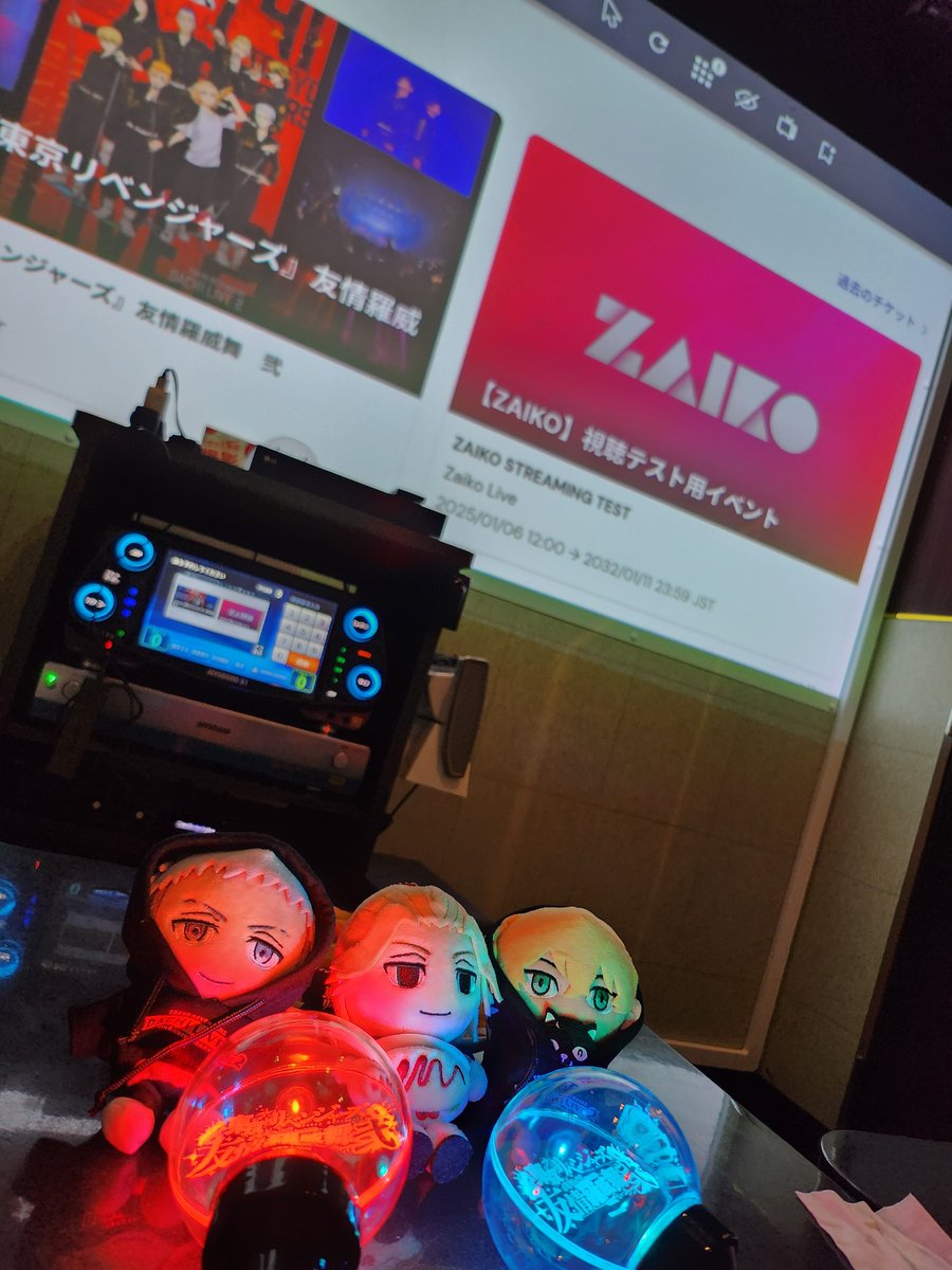 new7kanata128's tweet photo. じょこちゃんと念願のダチライブ鑑賞会！🤝
現地で見てるはずなのにセトリとか記憶無さすぎて新鮮な気持ちで観れたwww
2人ともずっと可愛い！顔がいい！！声がいい！！！しか言ってなかった😂 https://t.co/opP5qton8C