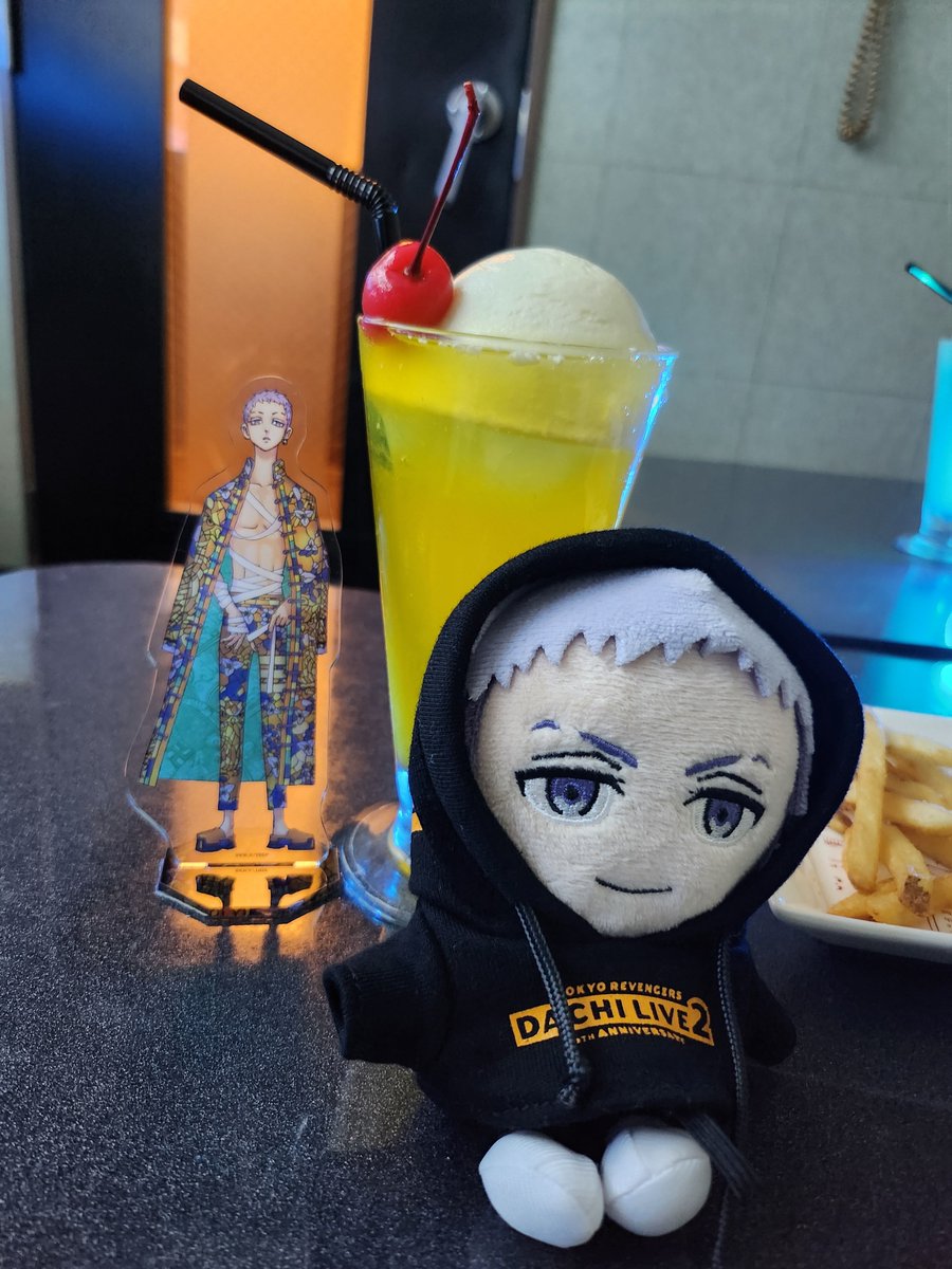 new7kanata128's tweet photo. じょこちゃんと念願のダチライブ鑑賞会！🤝
現地で見てるはずなのにセトリとか記憶無さすぎて新鮮な気持ちで観れたwww
2人ともずっと可愛い！顔がいい！！声がいい！！！しか言ってなかった😂 https://t.co/opP5qton8C