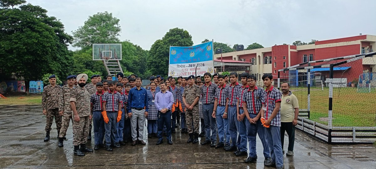 51Crpf's tweet photo. A/51 Bn @crpfindia joined hands on 28/09/26 for a cleaner tomorrow with PM SHRI KV school, Sec-29, Chd to lead a vibrant cleanup drive
@ignwscrpf
@HMOIndia @PIBHomeAffairs @PMOIndia @SwachhBharatGov @SwachhBharat @MoHUA_India @MoJSDDWS
#SHS2026 #SwachhataHiSeva2026 #Swachhotsav https://t.co/J0q4vnap7H