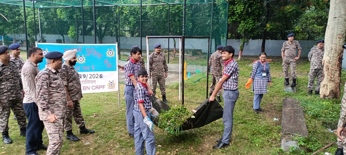 51Crpf's tweet photo. A/51 Bn @crpfindia joined hands on 28/09/26 for a cleaner tomorrow with PM SHRI KV school, Sec-29, Chd to lead a vibrant cleanup drive
@ignwscrpf
@HMOIndia @PIBHomeAffairs @PMOIndia @SwachhBharatGov @SwachhBharat @MoHUA_India @MoJSDDWS
#SHS2026 #SwachhataHiSeva2026 #Swachhotsav https://t.co/J0q4vnap7H