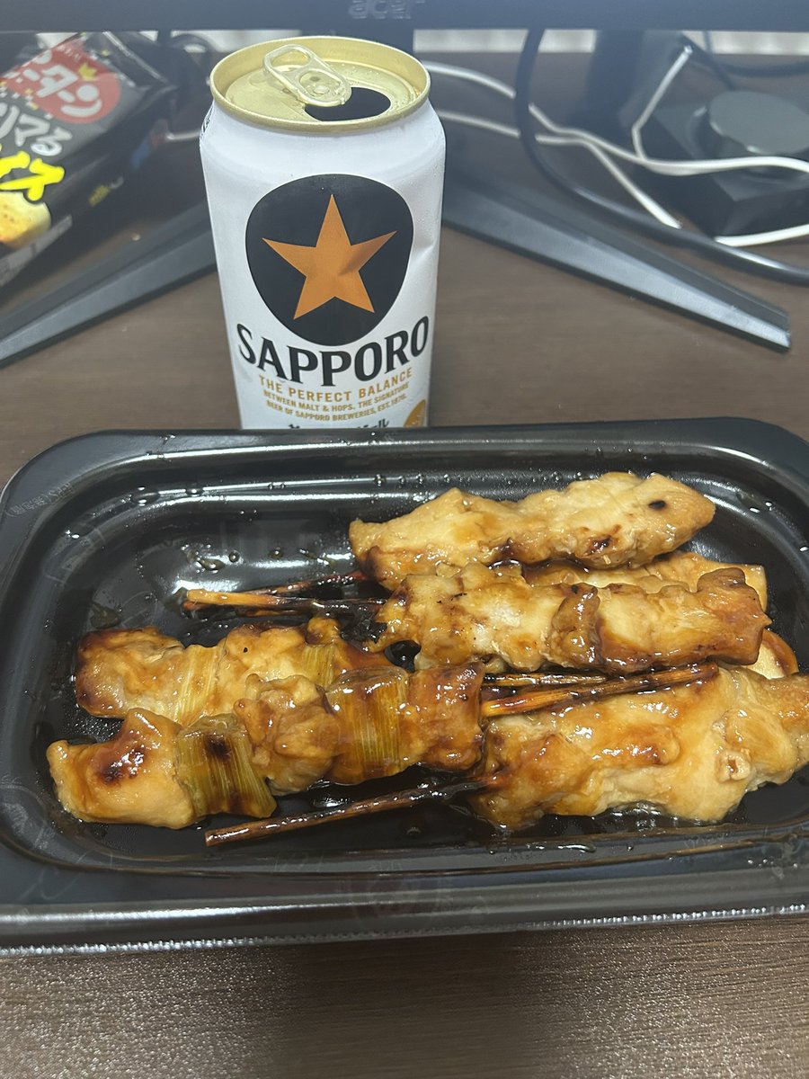 Seervant's tweet photo. 別に月曜日から焼き鳥とビールいったって良いんだよ https://t.co/QswnfIRSKz