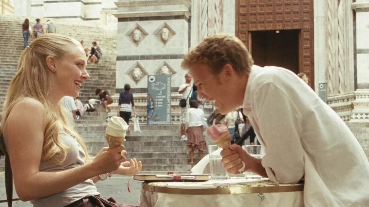 vendredimai's tweet photo. letters to juliet ( 2010 )

อยากแนะนำเรื่องนี้เลยคับ ( กำลังจะลาจอวันที่ 19 ตุลานี้แล้ว y - y )

: เป็นเรื่องราวของโซฟีที่ไปฮันนีมูนที่อิตาลีกับคู่หมั้น และได้เข้าไปคลุกคลีกับแก๊ง ‘เลขาของจูเลียต’ ที่มีหน้าที่ในการ��ขียนตอบจดหมายเรื่องความรักของคนมาสถานที่ชื่อดังอย่าง ‘บ้านจูเลียต’ จนโซฟีดันไปเจอจดหมายเมื่อ 50 ปีที่แล้ว เลยตัดสินใจเขียนตอบกลับ จนเกิดภารกิจตามหาคุณปู่ในจดหมาย

แล้วอแมนด้าคือสวยทุกมูฟเม้น ผมจะตายเอา ㅠㅠ อีกอย่างที่ชอบคือมู้ดแอนด์โทนของหนังที่เป็นสีโทนอุ่นทั้งเรื่อง ไหนจะสถานที่ต่าง ๆ คือโคตรจะโรแมนติก สื่อถึงเมืองแห่งความรักของอิตาลีได้ดีมาก พูดถึงเชกสเปียร์ พูดถึงจดหมาย ก็ต้องนึกถึงเพลง ‘love story’ ของ taylor swift ซึ่งเป็นเพลงประกอบเรื่องนี้ด้วย ตอนเพลงขึ้นคือฟิน ดูจบแล้วอยากตีตั๋วไปเวโรน่า 🥺💌