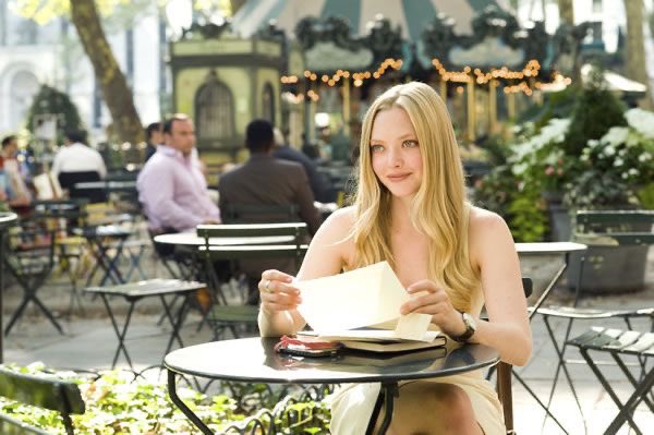 vendredimai's tweet photo. letters to juliet ( 2010 )

อยากแนะนำเรื่องนี้เลยคับ ( กำลังจะลาจอวันที่ 19 ตุลานี้แล้ว y - y )

: เป็นเรื่องราวของโซฟีที่ไปฮันนีมูนที่อิตาลีกับคู่หมั้น และได้เข้าไปคลุกคลีกับแก๊ง ‘เลขาของจูเลียต’ ที่มีหน้าที่ในการ��ขียนตอบจดหมายเรื่องความรักของคนมาสถานที่ชื่อดังอย่าง ‘บ้านจูเลียต’ จนโซฟีดันไปเจอจดหมายเมื่อ 50 ปีที่แล้ว เลยตัดสินใจเขียนตอบกลับ จนเกิดภารกิจตามหาคุณปู่ในจดหมาย

แล้วอแมนด้าคือสวยทุกมูฟเม้น ผมจะตายเอา ㅠㅠ อีกอย่างที่ชอบคือมู้ดแอนด์โทนของหนังที่เป็นสีโทนอุ่นทั้งเรื่อง ไหนจะสถานที่ต่าง ๆ คือโคตรจะโรแมนติก สื่อถึงเมืองแห่งความรักของอิตาลีได้ดีมาก พูดถึงเชกสเปียร์ พูดถึงจดหมาย ก็ต้องนึกถึงเพลง ‘love story’ ของ taylor swift ซึ่งเป็นเพลงประกอบเรื่องนี้ด้วย ตอนเพลงขึ้นคือฟิน ดูจบแล้วอยากตีตั๋วไปเวโรน่า 🥺💌