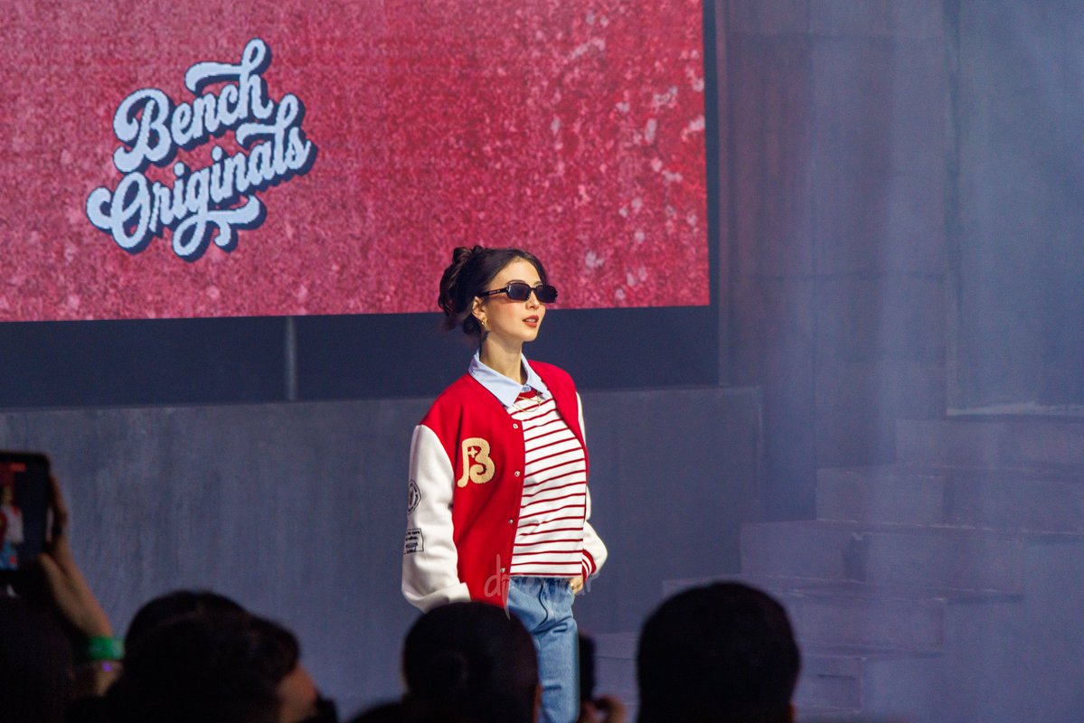 drevour's tweet photo. Beauty Queen! 👑 

JMFYANG WEAR THE MOMENT
#SOFIASMITHRunwayChic https://t.co/TydOZRRIux