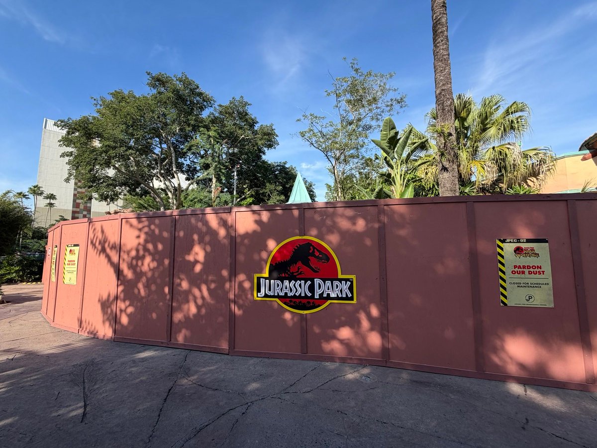 insideuniversal tweet picture
