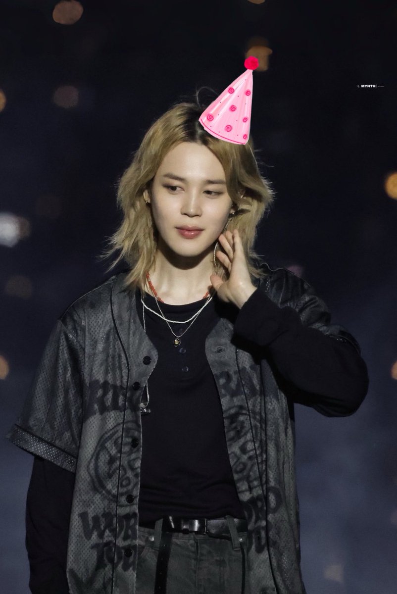 jiminticaI's tweet photo. ‼️ very important, please spread

on october 10th, a special birthday slogan event for jimin will be held in lima, peru 💛

40,000 slogans will be distributed for fans to raise together during jimin’s closing ment and sing happy birthday to him. 🥹

please spread the word and help make this a beautiful birthday moment for jimin! ♡

special thanks to: @ALLFORJIMIN_KOR @ThePJMSoc_BU @JIMIN_PERU_13