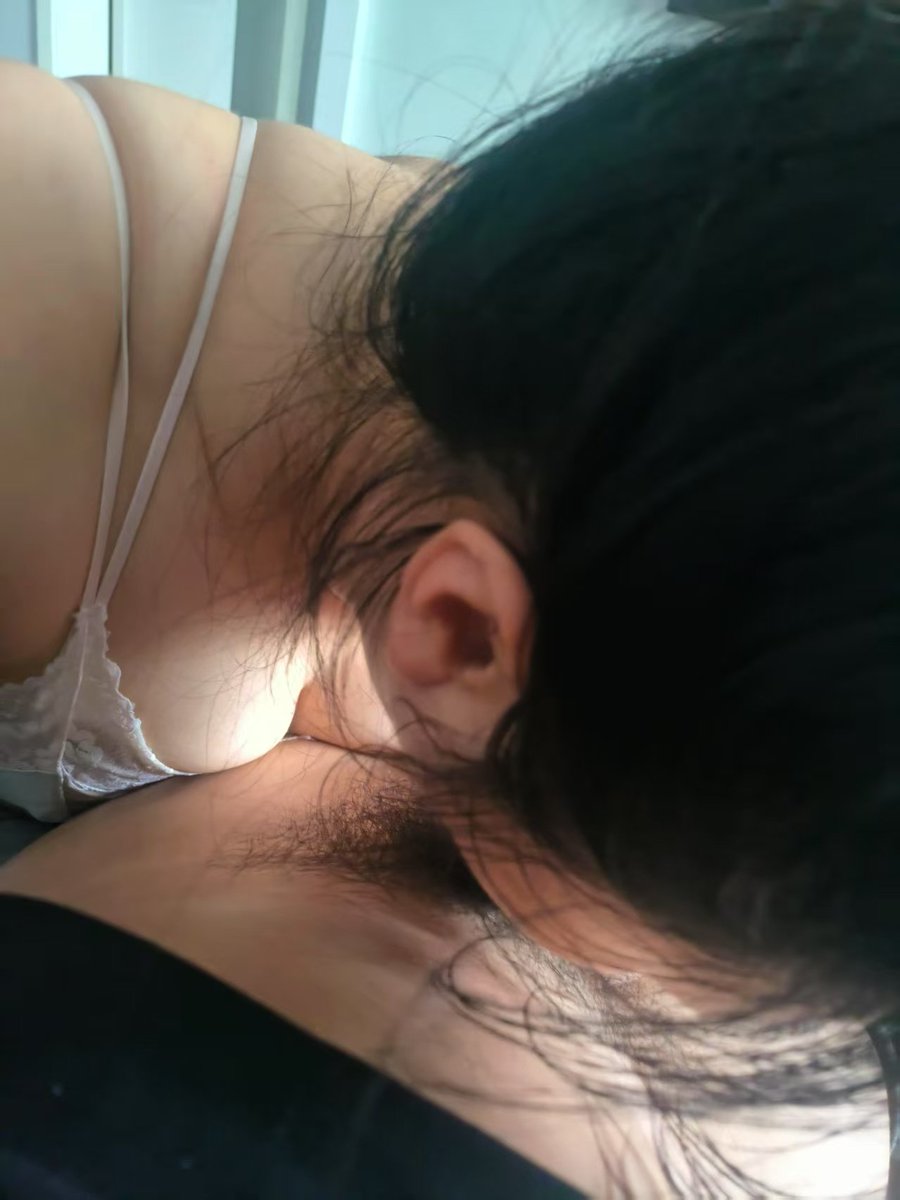SalahApdallh's tweet photo. 老婆3天不让我碰她
和她大老公一见面
衣服都来不及脱，先给她大老公口上了#绿帽#绿帽#绿王八 https://t.co/WMkWtlTaqU