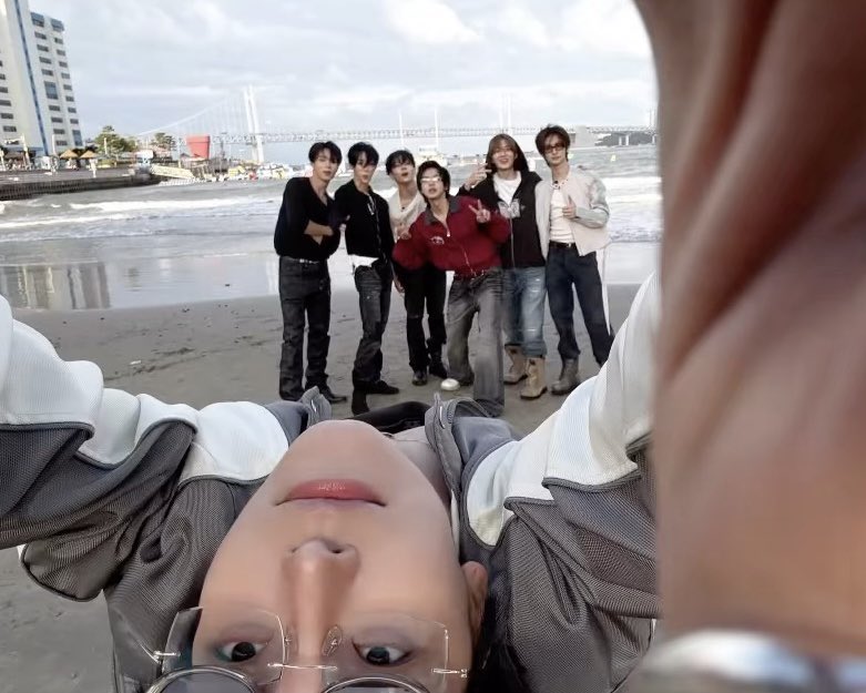 acervoxinlong's tweet photo. a foto do xinlong com os membros💕 

#씬롱 #XINLONG https://t.co/mkeePAMrZQ