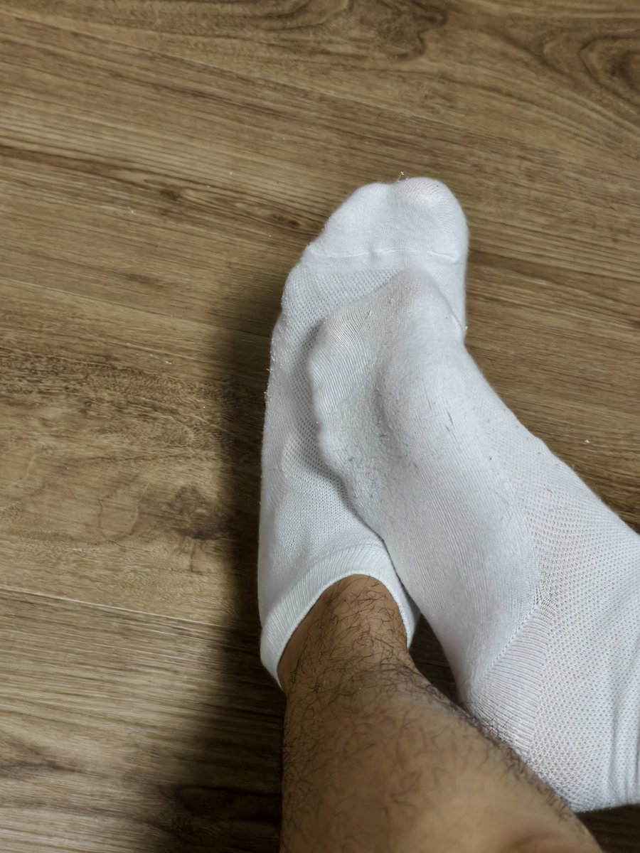 RickStokes86464's tweet photo. 特别喜欢闻自己的🧦怎么办
#袜子 #白袜 #臭脚 #臭袜 #黑皮 #闻袜 #棉袜 #短袜 https://t.co/gnmsdOQKcc