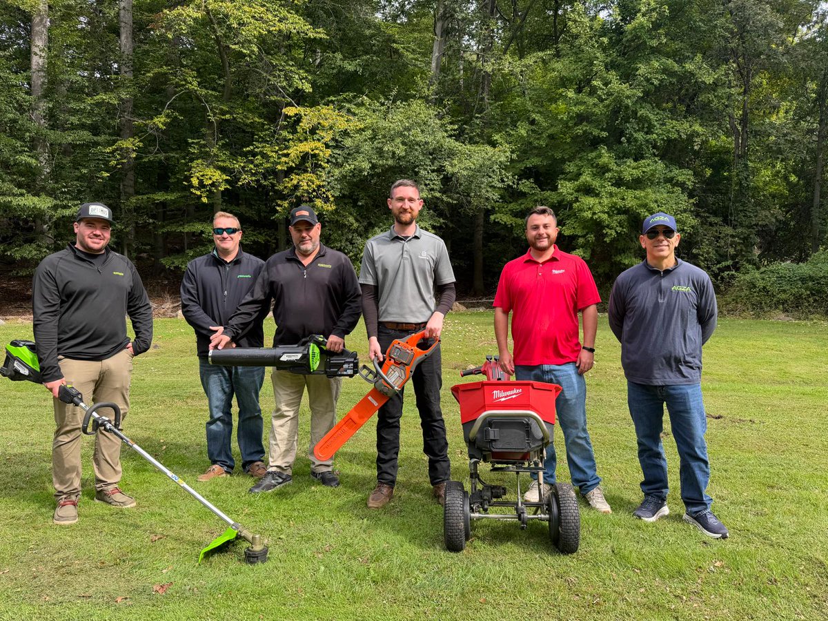 agzainfo's tweet photo. Powering progress together! ⚡
Thank you @HusqvarnaUSA , @greenworkstools , and @MilwaukeeTool for supporting AGZA’s municipal workshops and Green Zone Certification training—and advancing practical battery-electric solutions.
#AGZA #GreenZone #BatteryElectric https://t.co/HbNw8qg9M2