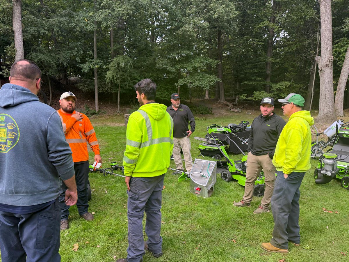 agzainfo's tweet photo. Powering progress together! ⚡
Thank you @HusqvarnaUSA , @greenworkstools , and @MilwaukeeTool for supporting AGZA’s municipal workshops and Green Zone Certification training—and advancing practical battery-electric solutions.
#AGZA #GreenZone #BatteryElectric https://t.co/HbNw8qg9M2