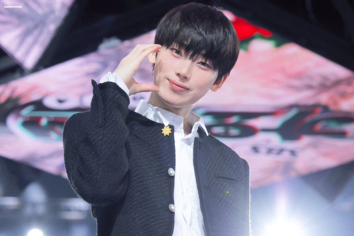 adorable_624's tweet photo. 내가 검정색 트위드 자켓에 집착하게 된 날 https://t.co/ekFrUggmcV