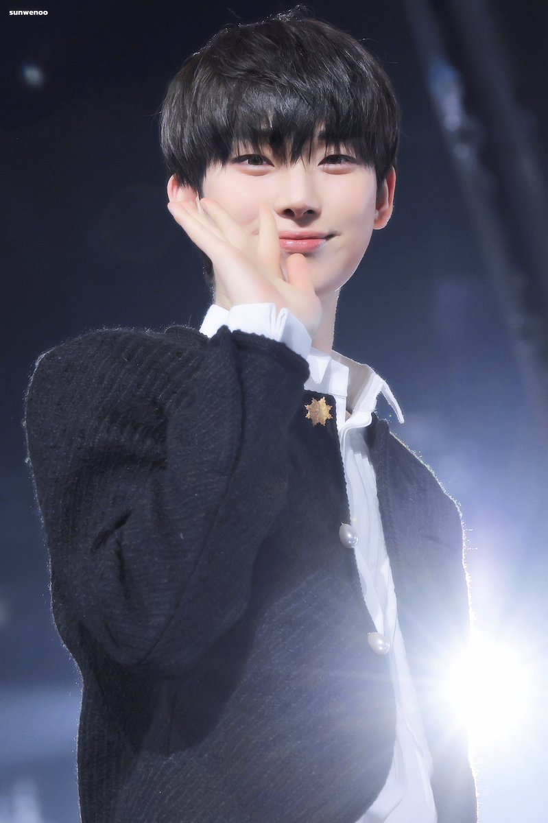 adorable_624's tweet photo. 내가 검정색 트위드 자켓에 집착하게 된 날 https://t.co/ekFrUggmcV