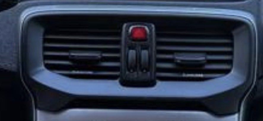 TopNeum's tweet photo. Twitter es servicio 🤝

Estoy buscando antiniebla trasera izquierda y las rejillas de AC para Volvo V40 2013-19. Si alguien tiene o consigue me escriben 🫡 https://t.co/NYbXg6KaX2