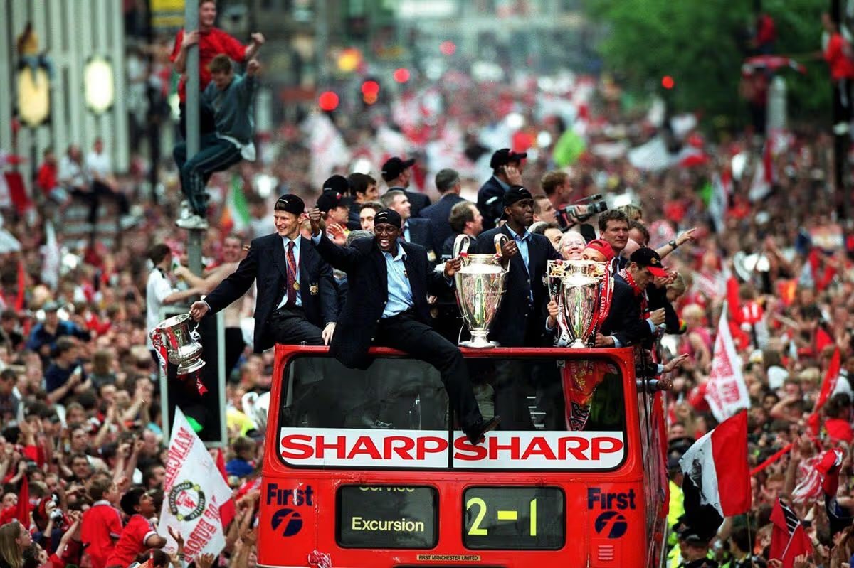 UtdForever7's tweet photo. 🚨🏆 WINNING THE TREBLE WITHOUT CHEATING IS NOT FOR EVERYONE.

Manchester United. The 1998/99 treble. ♥️

Built on football. Not CHEATING! 

#MUFC https://t.co/A73z9Vp5DH