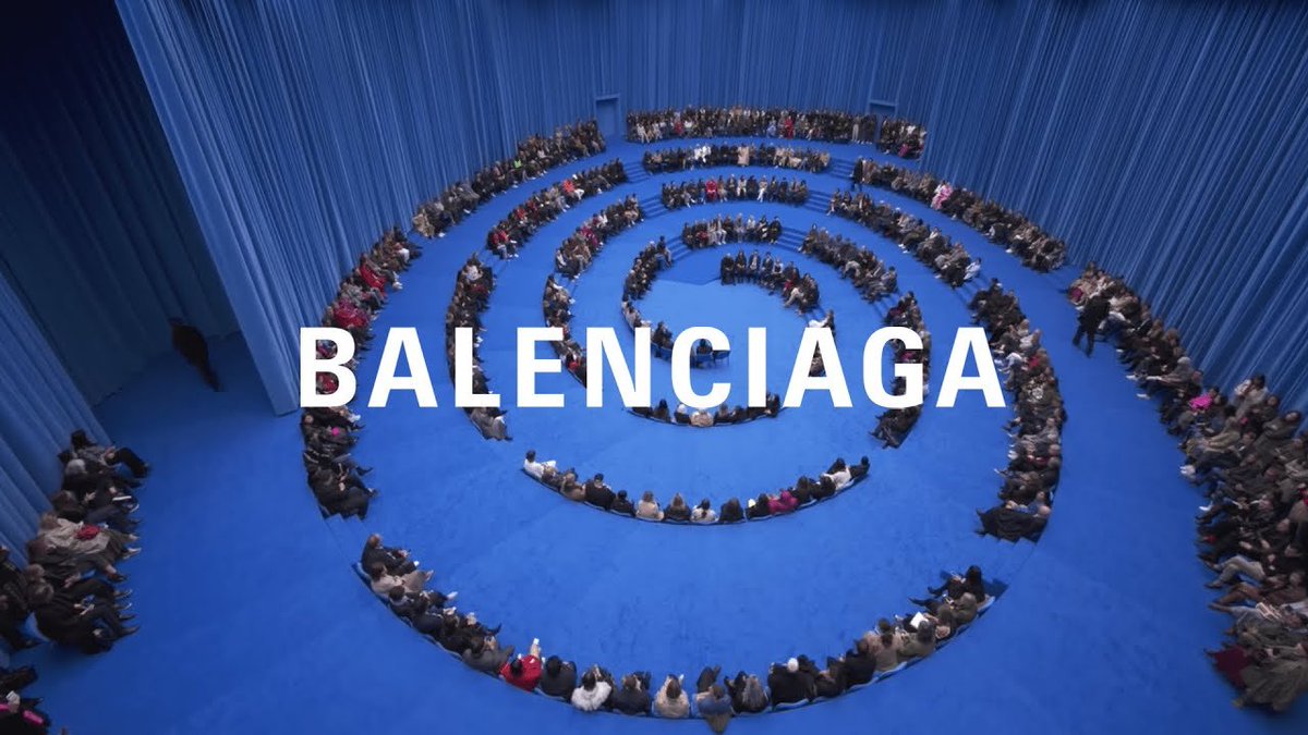 matheuscarvalhx's tweet photo. Gosto muito da cenografia desse desfile da Balenciaga de 2020. https://t.co/00FiWuzFxs