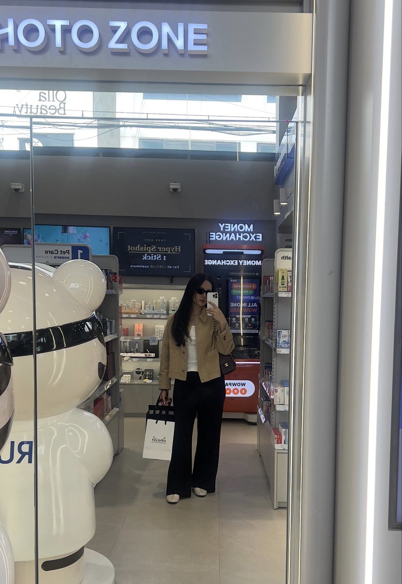 ellenleanartha's tweet photo. Seoul day 1 https://t.co/G2YJiVIMdV
