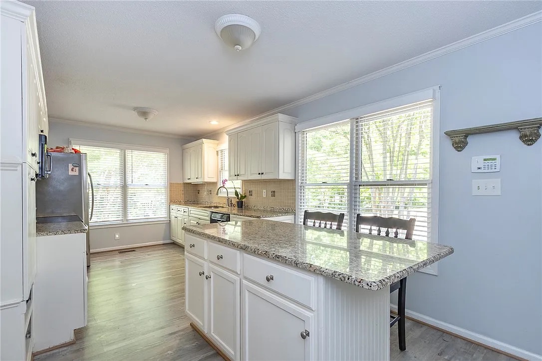 PtoPrealty's tweet photo. Newly listed at 151 Hannah Circle, this 4-bedroom Anderson home offers bright, open living spaces for gathering and making memories! 

Call Melissa Powell at (864) 985-3434 to begin your home-buying journey! ✨ 

#PinetoPalmRealty #SouthCarolinaRealty https://t.co/DmYrrrQdMp