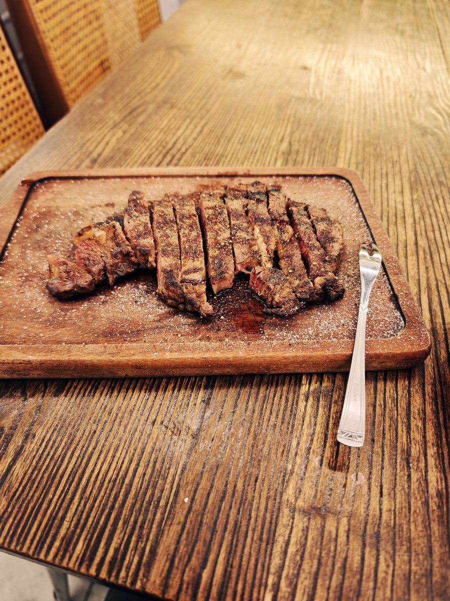 BISMRKJOHN's tweet photo. やはり、焼き加減の柔らかいステーキとラムチョップが好きです。 https://t.co/kzke3eFj80