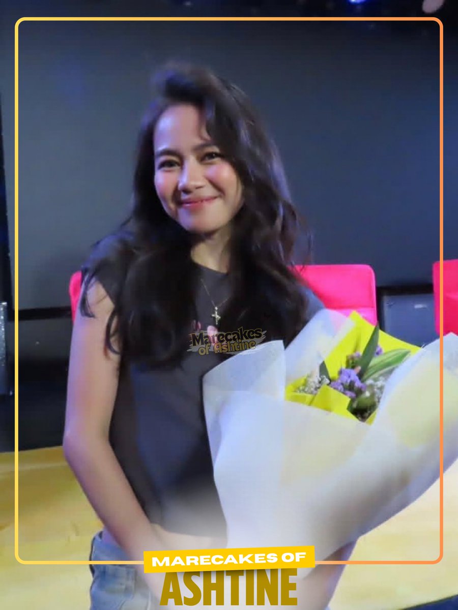 marecakesofash_'s tweet photo. Aira with a bouquet from her Marecakes! 💐💛 So happy and proud of you, Ashtine! We can’t wait to see you shine in Fight For My Way! 🫡

ASHTINE NEW AERA
#FightForMyWay https://t.co/cbaagnHItN