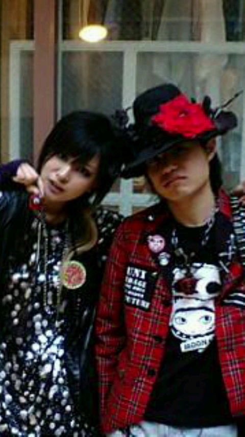sukaru666's tweet photo. KERAが大好きでオシャレしてスナップ隊になんども足を運んで推しのモデルさんと出会い気がつけばモンスターベリーが誕生し憧れのKERAショップ新宿店様に自分の作品が店頭に並んだりと本当夢のような時間を沢山過ごせた事に感謝してます。

これからの若い世代にも原宿ファッションKERAが受け継がれますように。

KERAショップ新宿店の皆様本当にお疲れ様でした。