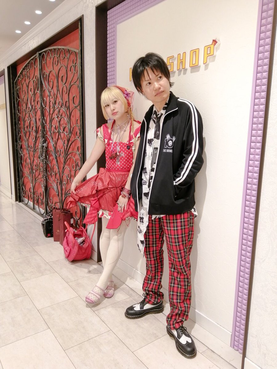 sukaru666's tweet photo. KERAが大好きでオシャレしてスナップ隊になんども足を運んで推しのモデルさんと出会い気がつけばモンスターベリーが誕生し憧れのKERAショップ新宿店様に自分の作品が店頭に並んだりと本当夢のような時間を沢山過ごせた事に感謝してます。

これからの若い世代にも原宿ファッションKERAが受け継がれますように。

KERAショップ新宿店の皆様本当にお疲れ様でした。