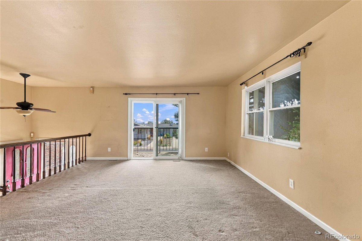 RhinoRealtyPros's tweet photo. #LakewoodCO Green Mountain fixer-upper bi-level for $575k! 1,772 sq ft 4BR/3BA w/ granite counters, brick fireplace, 2-car garage &amp; 0.22-acre yard w/ no HOA. Sold as-is! Call Rick Cavallaro  at 303-641-1632 or Rick@RhinoRealtyPros.com

https://t.co/RxNmxApsPk https://t.co/QYWdru058a