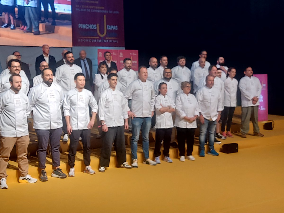 FEDHostBurgos's tweet photo. Todo preparado para el II Concurso de Tapas y Pinchos de Castilla y León. La Jamada, Abba Burgos Hotel, Consentidos y Sabores Peruanos representan  a #Burgos. 
El director general de Turismo de la @jcyl , el burgalés Iñaki Sicilia  ha inaugurado el acto.@CyLEsVida https://t.co/4oWbVTlBis