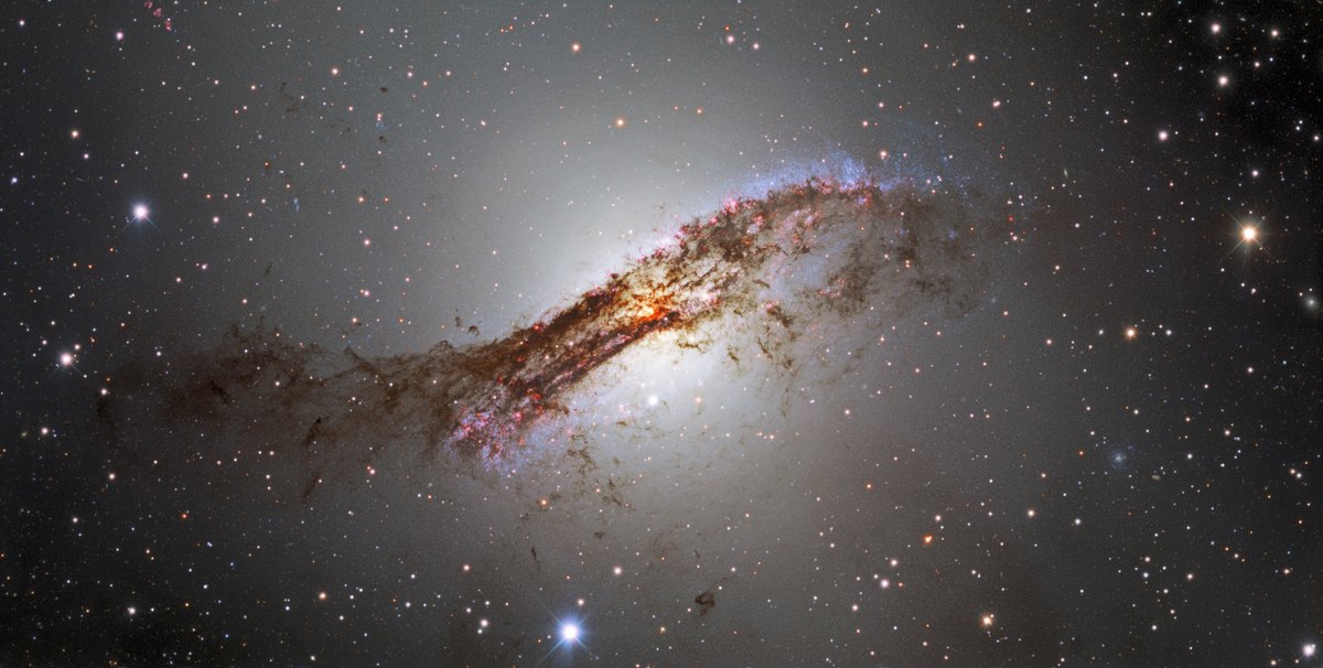 NOIRLabAstroES's tweet photo. Las galaxias espirales están muy bien, pero también nos encantan las colisiones cósmicas. 💥🌌 

Centaurus A es el resultado de la fusión entre una galaxia elíptica y una espiral más pequeña. 

📷: CTIO/NOIRLab/DOE/NSF/AURA/M. Soraisam, T.A. Rector, M. Zamani y D. de Martin https://t.co/Vf17piRklN