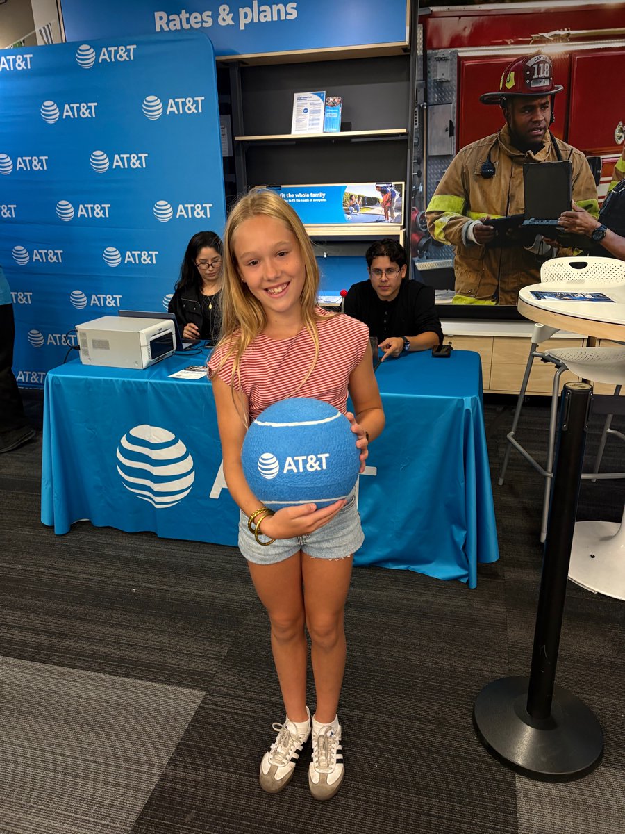 ATTimpact's tweet photo. 📢 AT&amp;T was proud to have served as the Official Connectivity Provider of the US Open and power one of the world’s biggest sporting events. From the first serve to championship weekend, we loved keeping athletes and fans connected all tournament long. https://t.co/gZd4wXhYnL