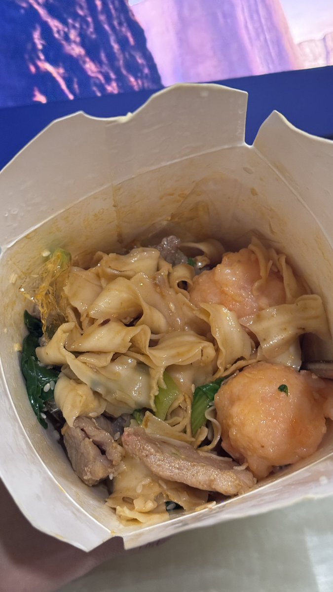 knowyouuuuu's tweet photo. คือฟินอ่ะ ได้อีสสักที ไอเริ้ปหม่าล่าเส้นคลุกมากๆ สั่งมาจากร้าน “ฟุ่ยโหยว หมาล่า to go” 🍜 กดมาใน Lineman 91.- บาท แล้วชีมีให้แอด ลูกชิ้นกุ้ง��้วยอ่ะ 🦐 https://t.co/7TFM1ecZqP