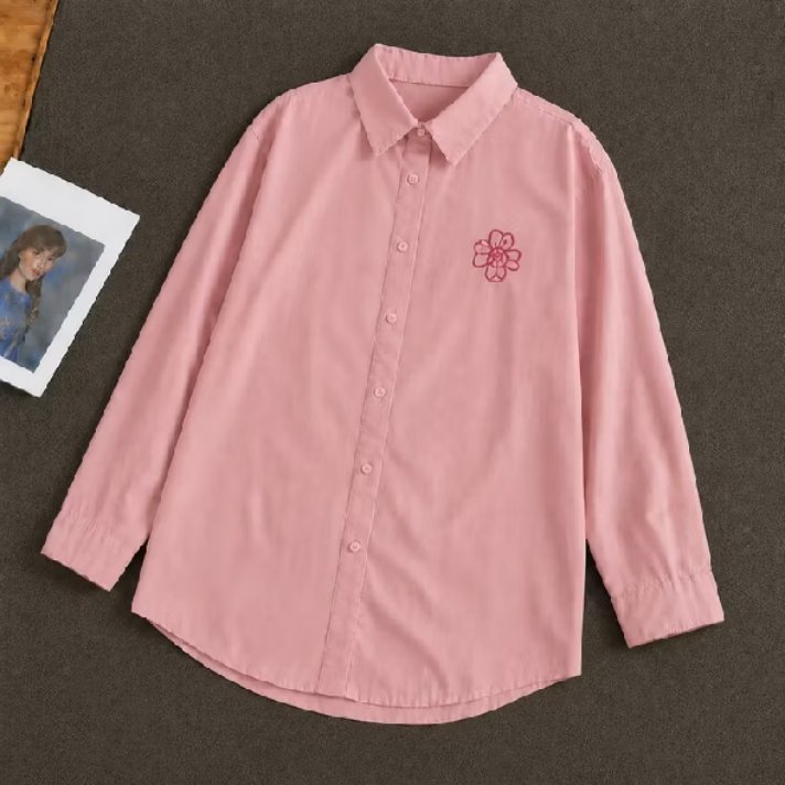 spillshopevd's tweet photo. Kemeja yang bikin outfit langsung kelihatan lebih rapi tanpa harus effort berlebihan

Buat ngantor?✔️
Kuliah?✔️
Hangout?✔️

Suka outfit yang simple, clean, tapi tetap feminin? Kayaknya kemeja ini bakal kepakai terus😭
🛒Intip di sini https://t.co/duALk0bvJQ
#simpleoutfit #ootd https://t.co/3IkyuNLXLR