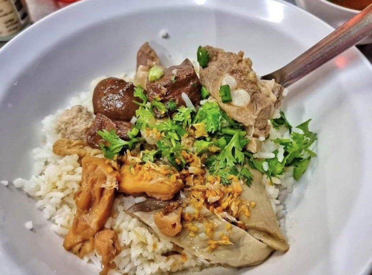 pai_mum's tweet photo. ใครอยู่ชลบุรี อยากให้ลองร้านนี้
ข้าวต้มแห้ง กินง่ายๆ กินได้บ่อย
อิ่ม อร่อย เนื้อเน้นๆ￼￼￼￼🐷🐓
-เราสั่งเกาเหลา หมูบะช่อ+ไก่(ลีนๆเลย) อย่าลืมกินกับพริกน้ำส้มเขานะ แซ่บๆเลย

ใครไม่สะดวกกินที่ร้าน สั่งได้น้า
📍 https://t.co/d88maHvTBz

#LINEMAN #ข้าวต้ม #คุมแคล https://t.co/K72HLxHaCS
