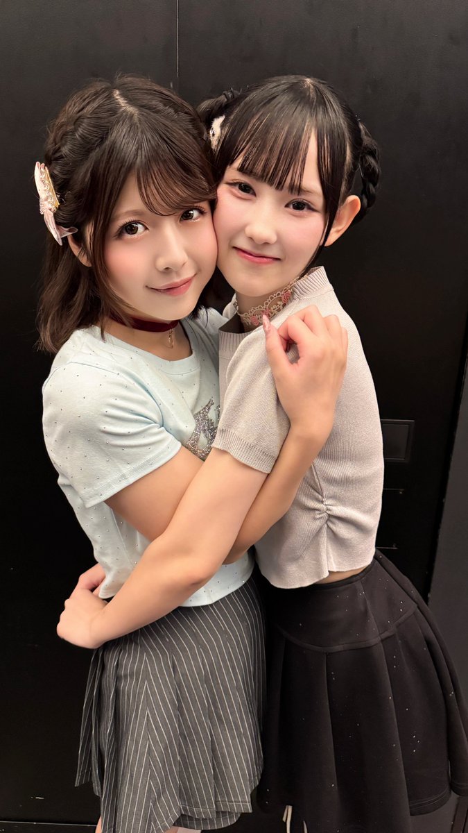 1g1000mg's tweet photo. ポイントカード60ptでもらえる『ペア写メ』券、普通のツーショの写メ券と何が違うねんと思ってたら【メンバーがペア】って事だって。

キャッキャうふふなツーショ撮るもよし、メンバー2人の間に挟まって3ショット撮るもよし

夢広がるね

#ぴるあぽ
#りなときゅるん
#けいとおっけい https://t.co/lGan3evzRn
