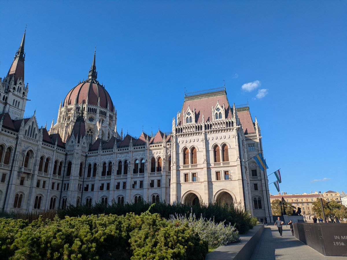 obichan117's tweet photo. 国会議事堂ｂｙドナウ川

川の向こう側がブダ、こっち側（栄えてる）がペスト https://t.co/DvIWxAyZ71