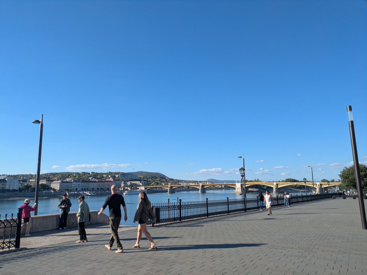 obichan117's tweet photo. 国会議事堂ｂｙドナウ川

川の向こう側がブダ、こっち側（栄えてる）がペスト https://t.co/DvIWxAyZ71